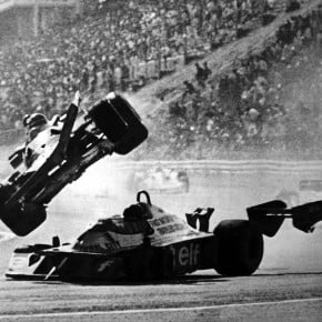 Gilles Villeneuve and Ronnie Peterson Accident - Fuji Speedway 1977 Gilles Villeneuve and Ronnie Peterson Accident - Fuji Speedway 1977