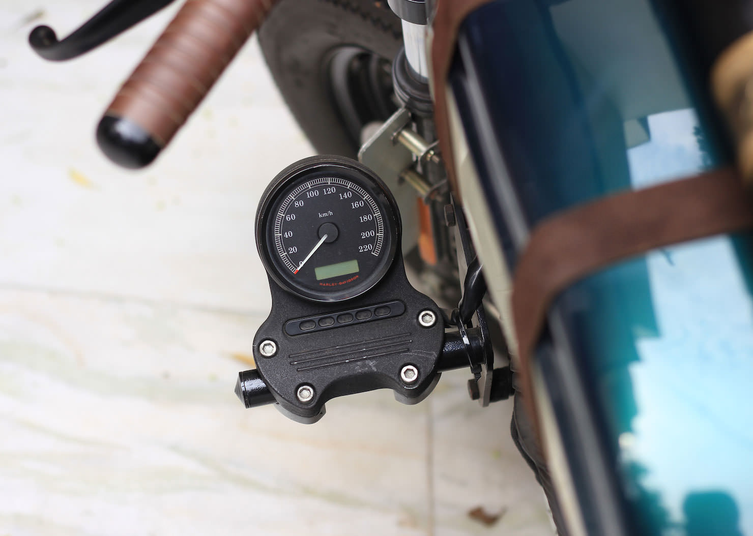 Harley Davidson 883 by TJ Moto Harley Davidson Indian 5 740x527 Harley Davidson 883 by TJ Moto