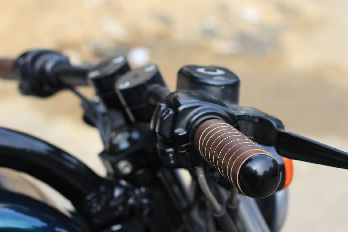 Harley Davidson 883 by TJ Moto Harley Davidson Indian 7 740x493 Harley Davidson 883 by TJ Moto