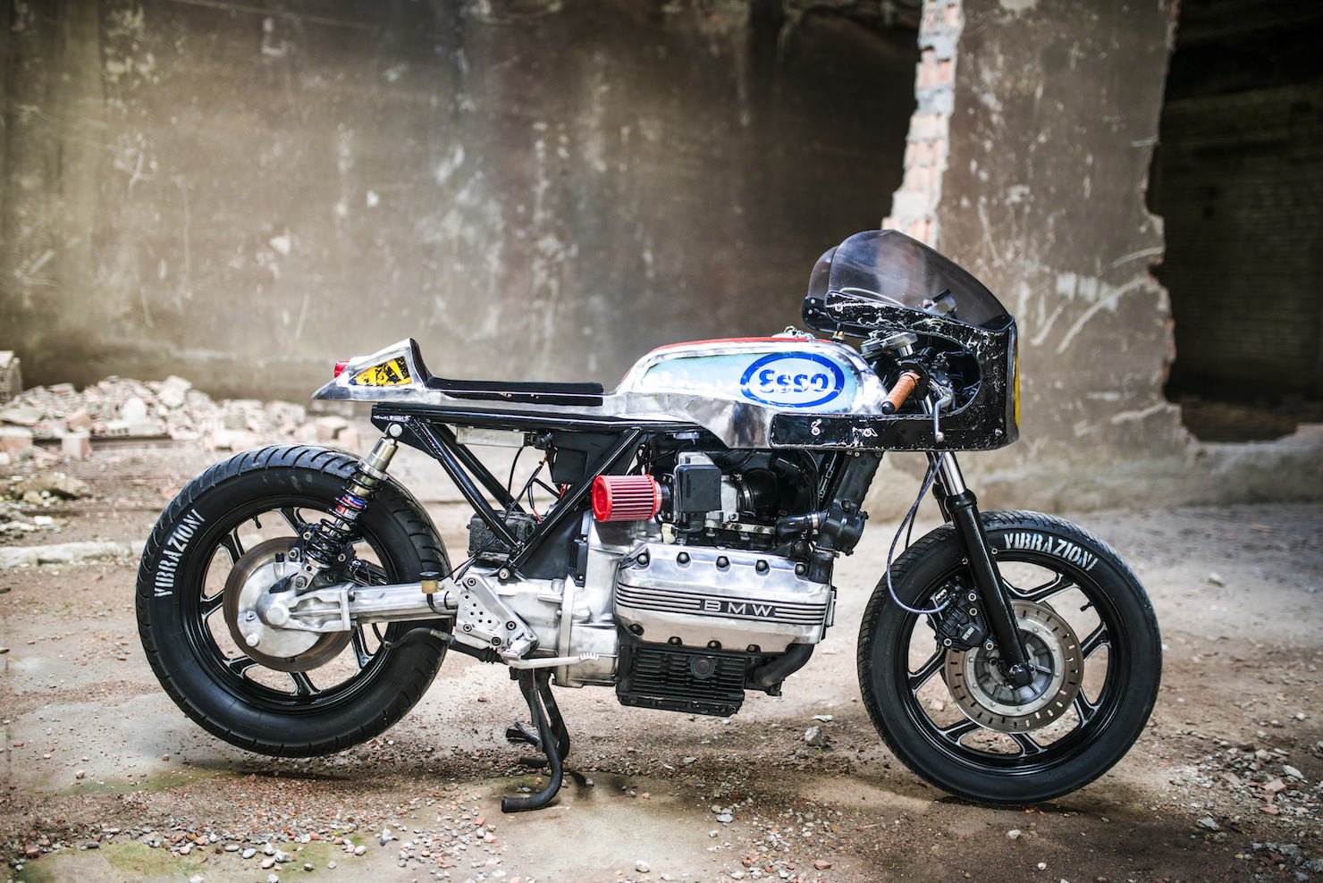 What is a bmw cafe racer