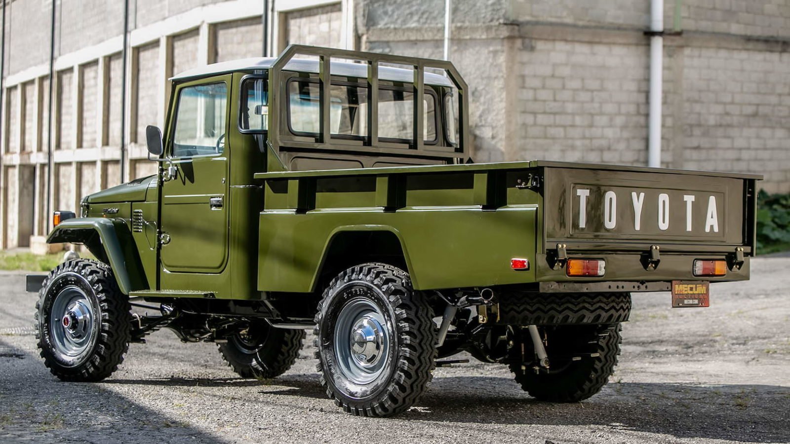 The Perfect Land Cruiser This Is A 1983 Toyota FJ45 Land Cruiser Pickup