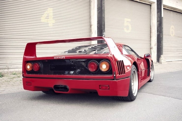 Ferrari F40 back