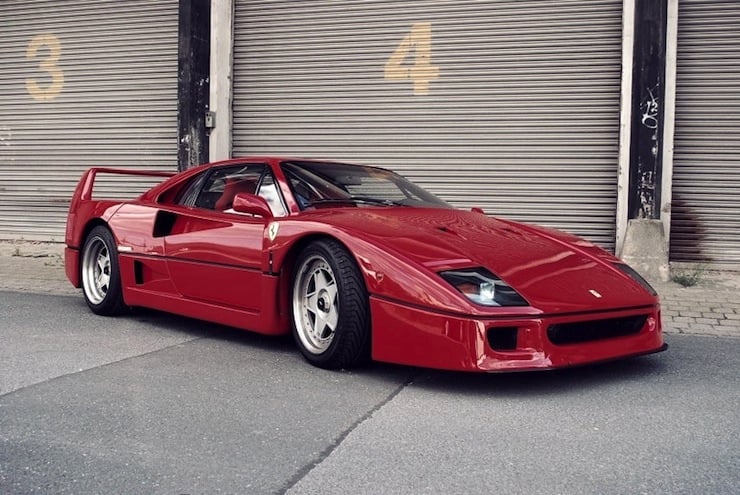 Ferrari F40 front