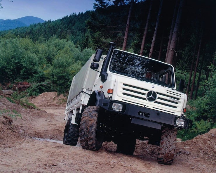 Mercedes-Benz-Unimog-U4000 12