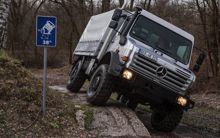 Mercedes-Benz-Unimog-U4000 8