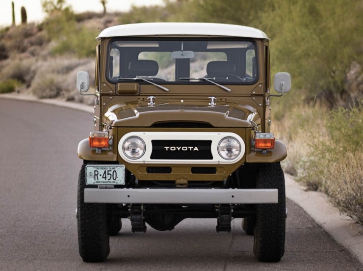 1977 Toyota FJ40 Land Cruiser Front