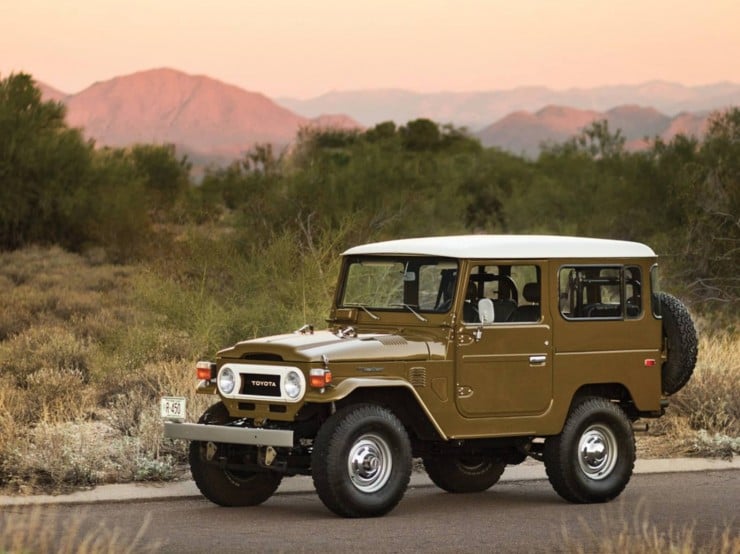 1977 Toyota FJ40 Land Cruiser Front Side