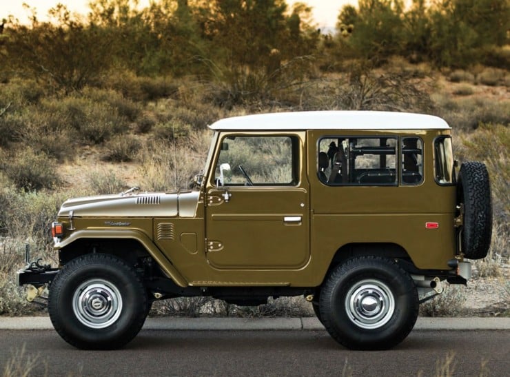 1977 Toyota FJ40 Land Cruiser Side