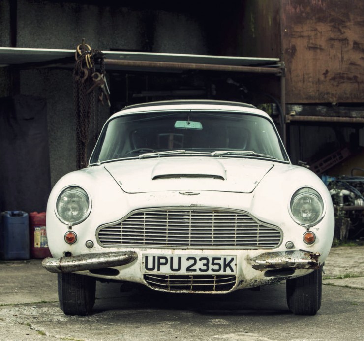 Aston Martin DB6 Front