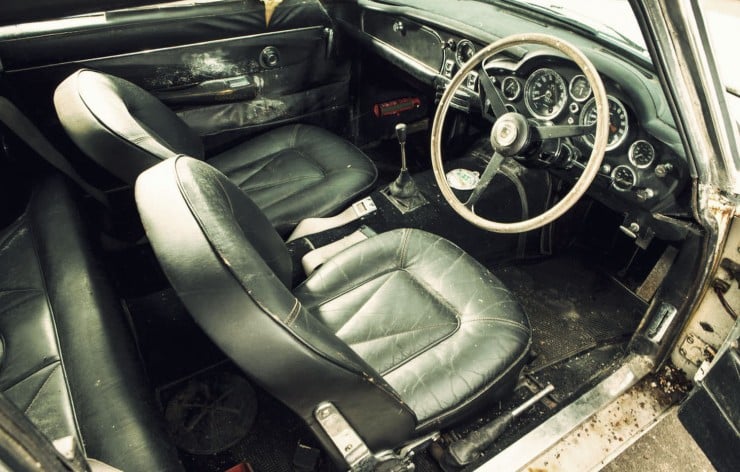 Aston Martin DB6 Interior