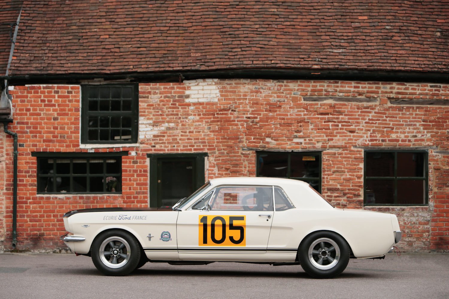 mustang 1965 ford racing race 65 cars coupe france silodrome shelby read classic cobra