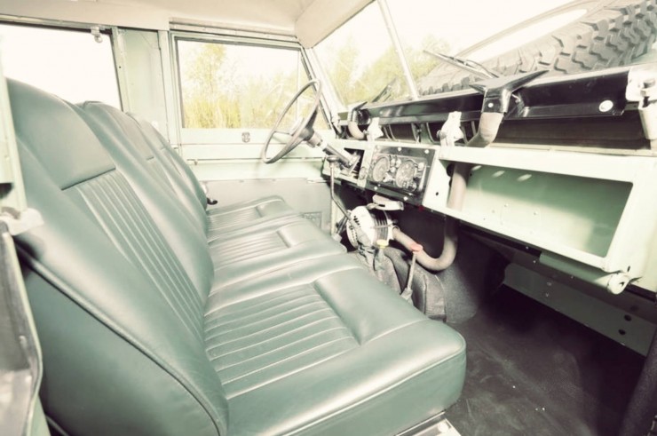 LAND ROVER SERIES IIA INTERIOR