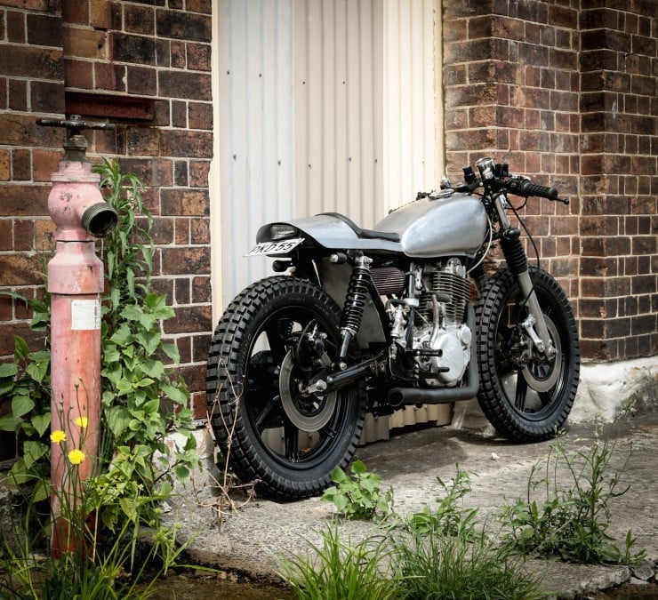 Yamaha SR400 Custom Motorbike 15