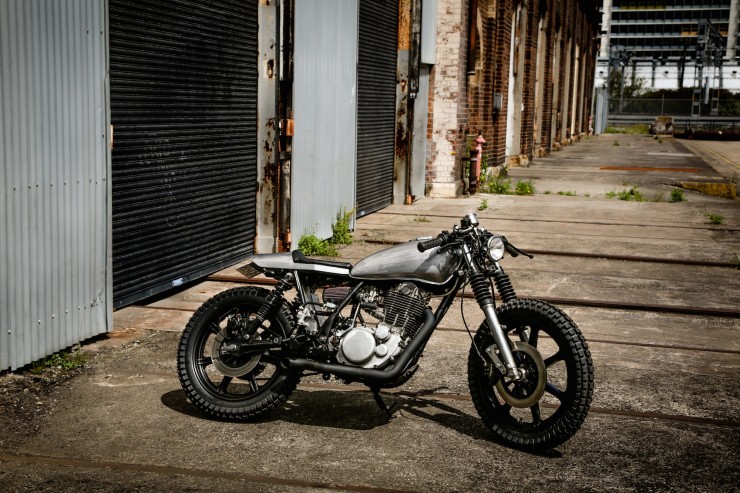 Yamaha SR400 Custom Motorbike 16