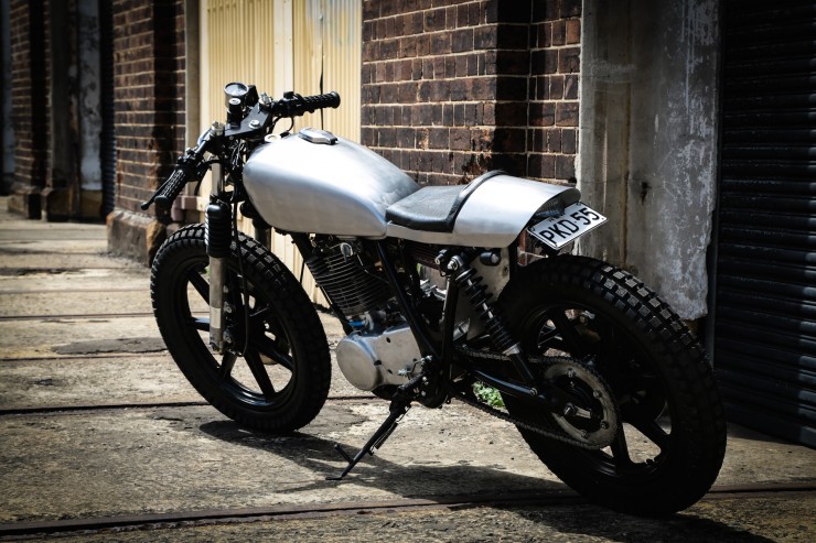 Yamaha SR400 Custom Motorbike 8