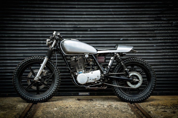 Yamaha SR400 Custom Motorbike 9