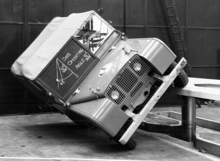 Land Rover - Safe Operating Angle 30° Land Rover Safe Operating Angle 30° 450x330 - Land Rover - Safe Operating Angle 30°