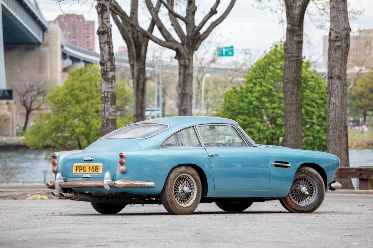 Aston_Martin_DB4_2