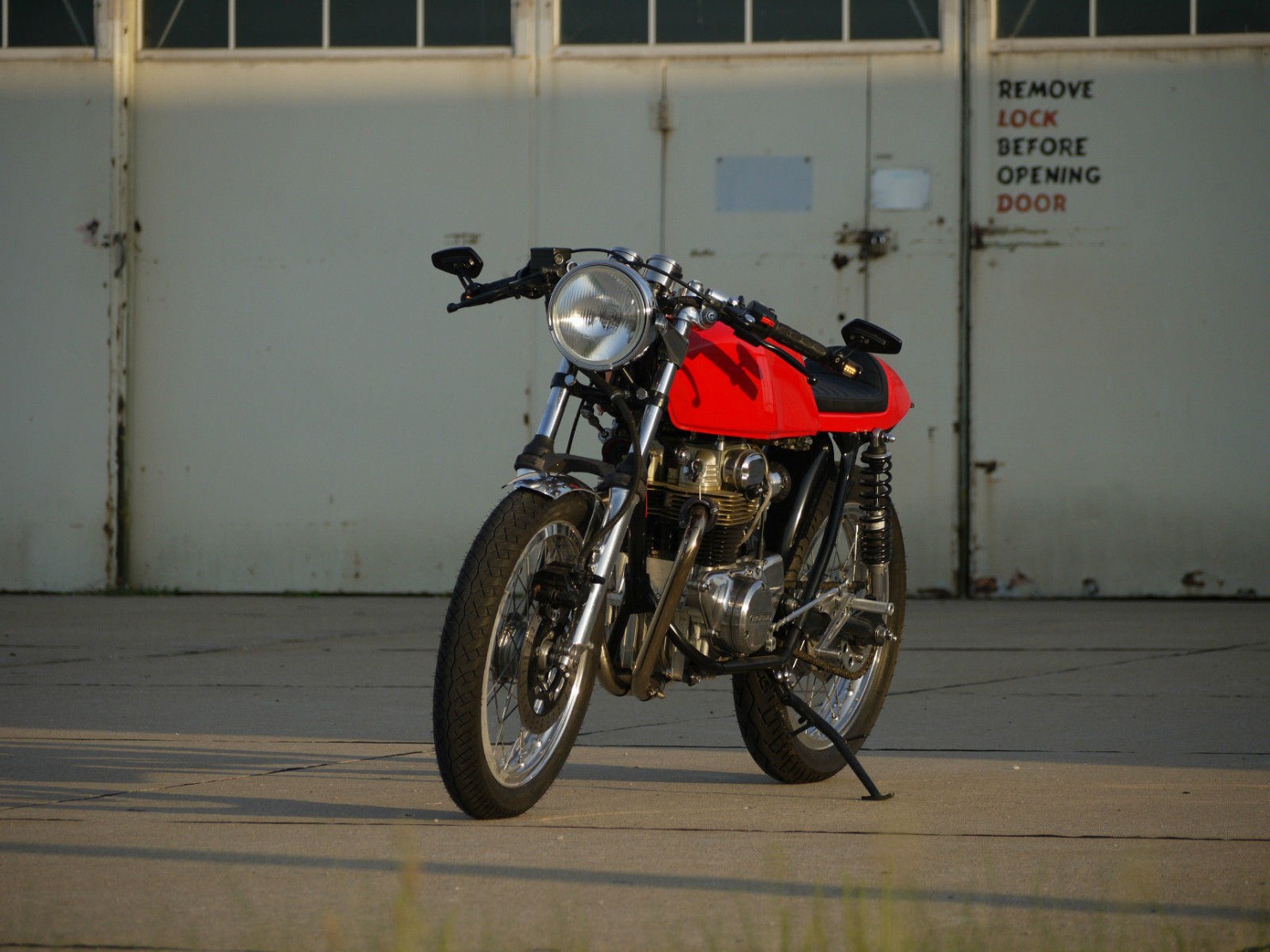 Honda_CB350_Cafe_Racer_1