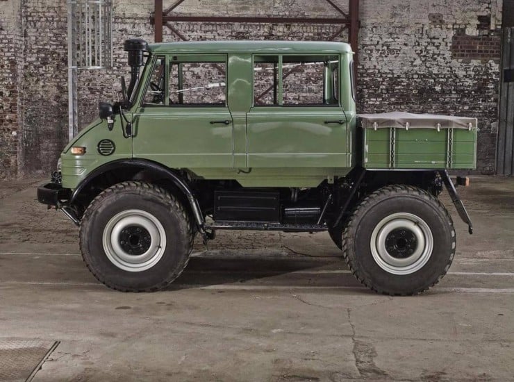 Mercedes-Benz Unimog Left Side