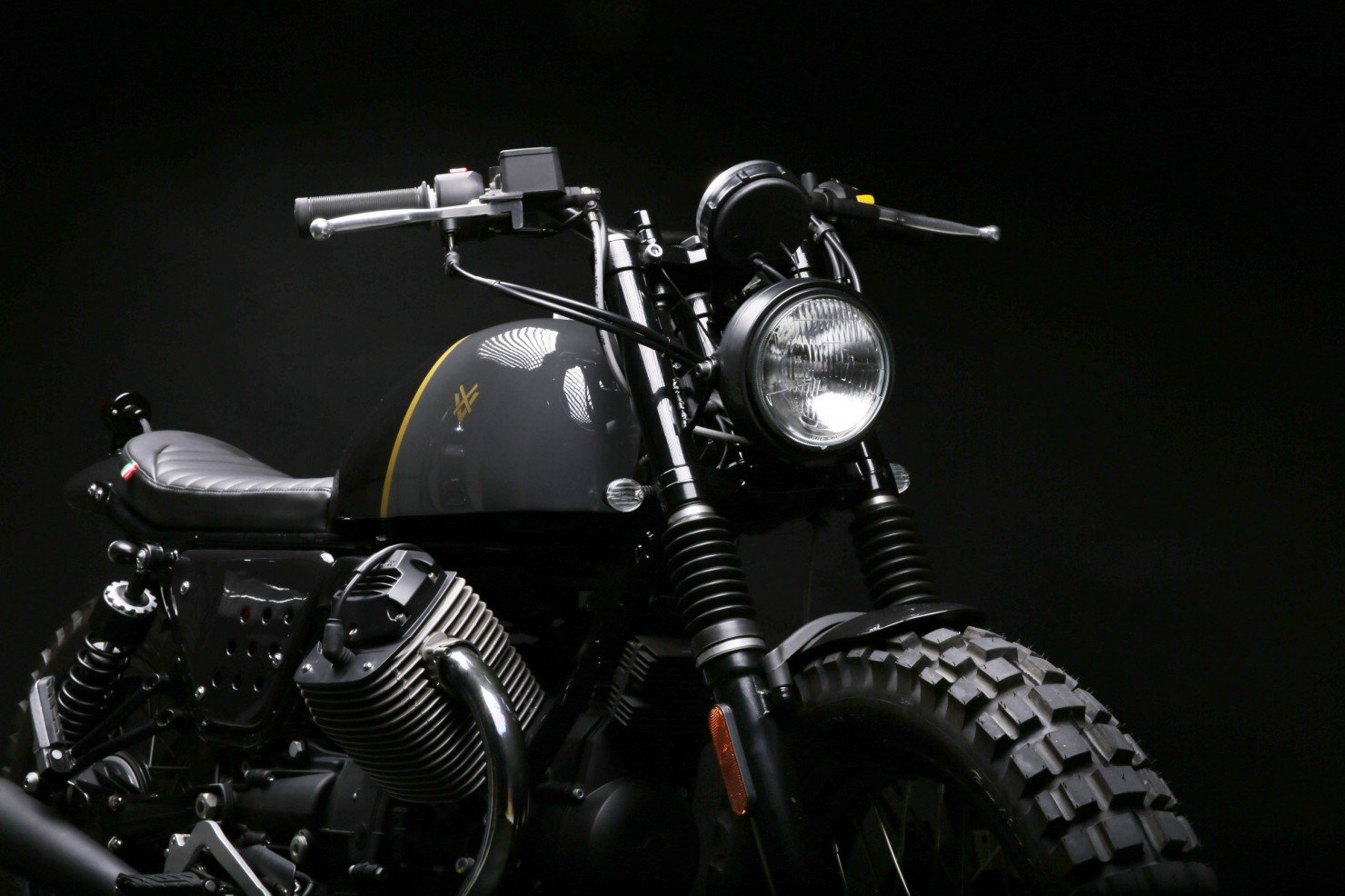 Moto Guzzi V7 Stone 10