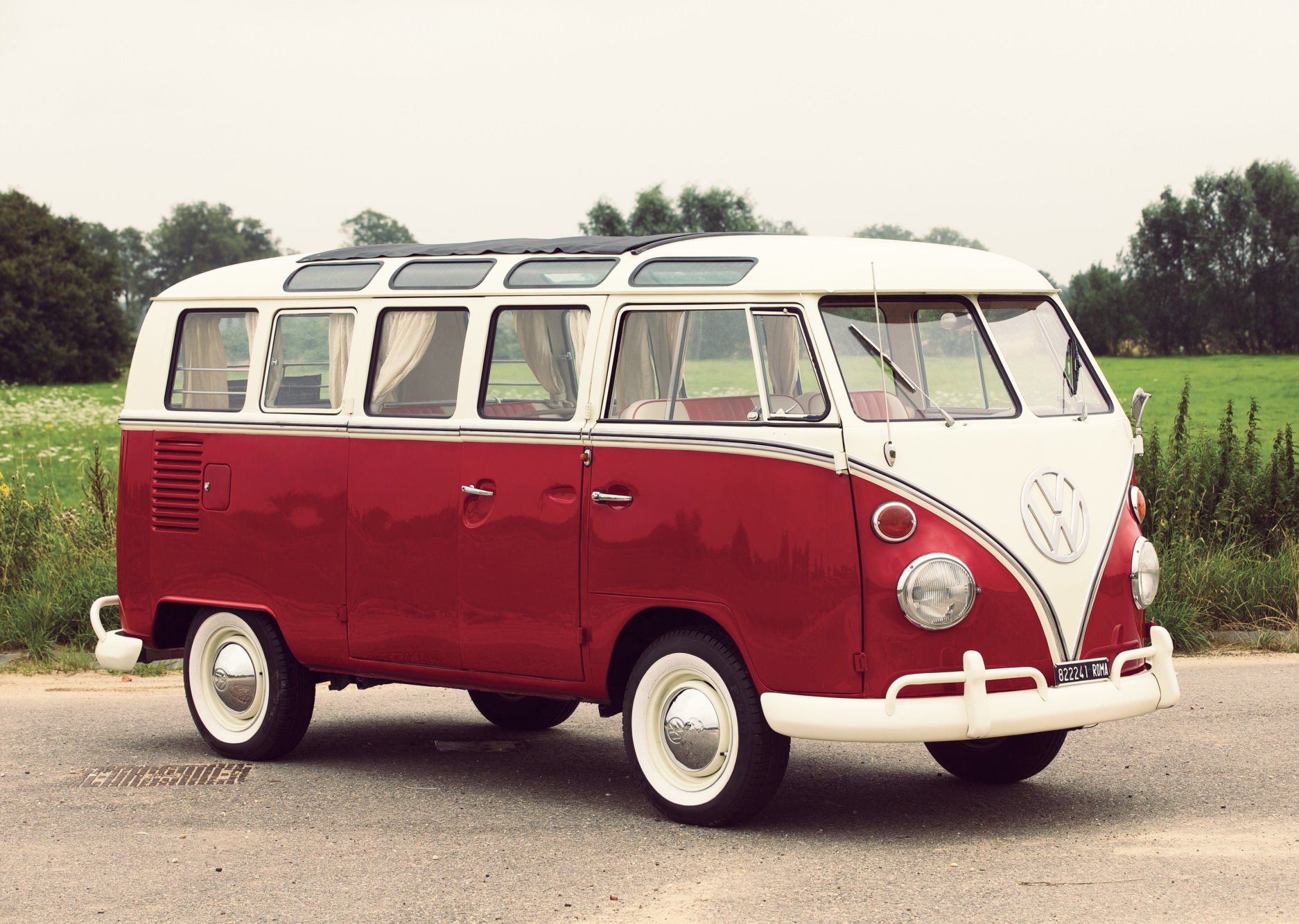 21-Window Deluxe Volkswagen Type 2