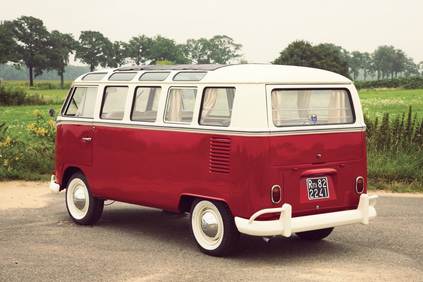 Volkswagen_21-Window_Micro_Bus_2