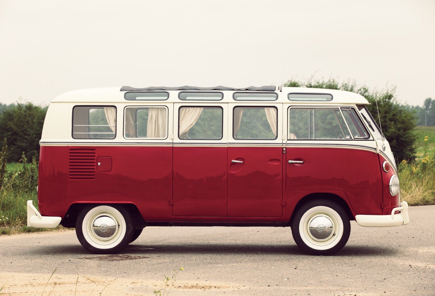 Volkswagen_21-Window_Micro_Bus_5