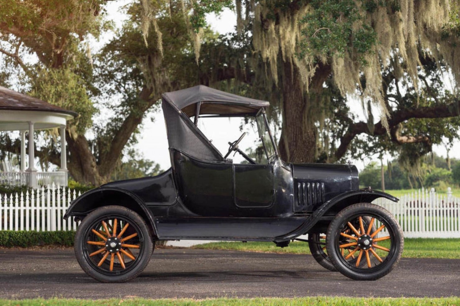 Ford Model T Roadster Side