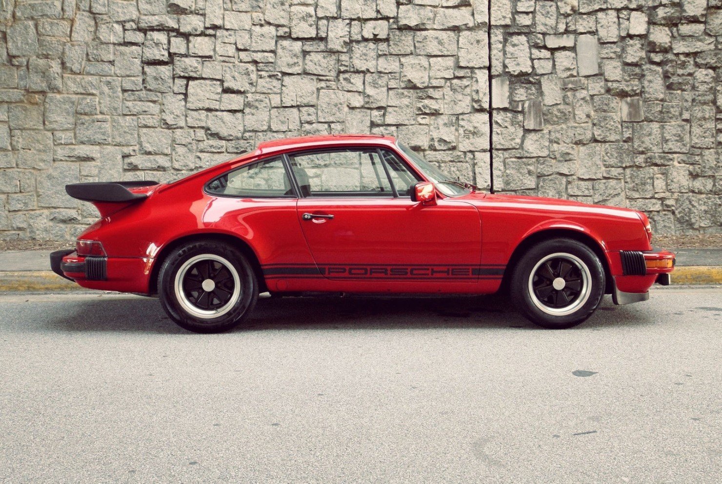 Vintage_Porsche_911_1