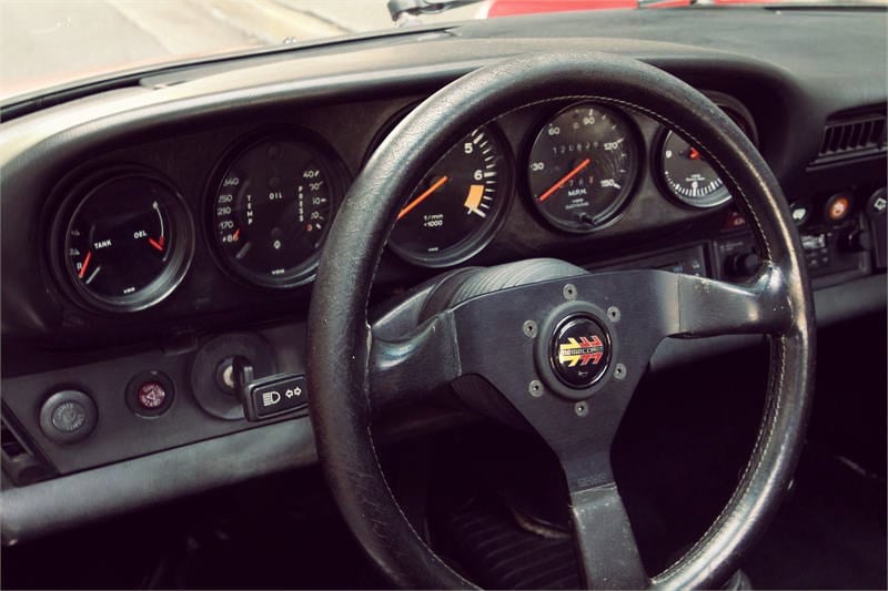 Vintage_Porsche_911_9