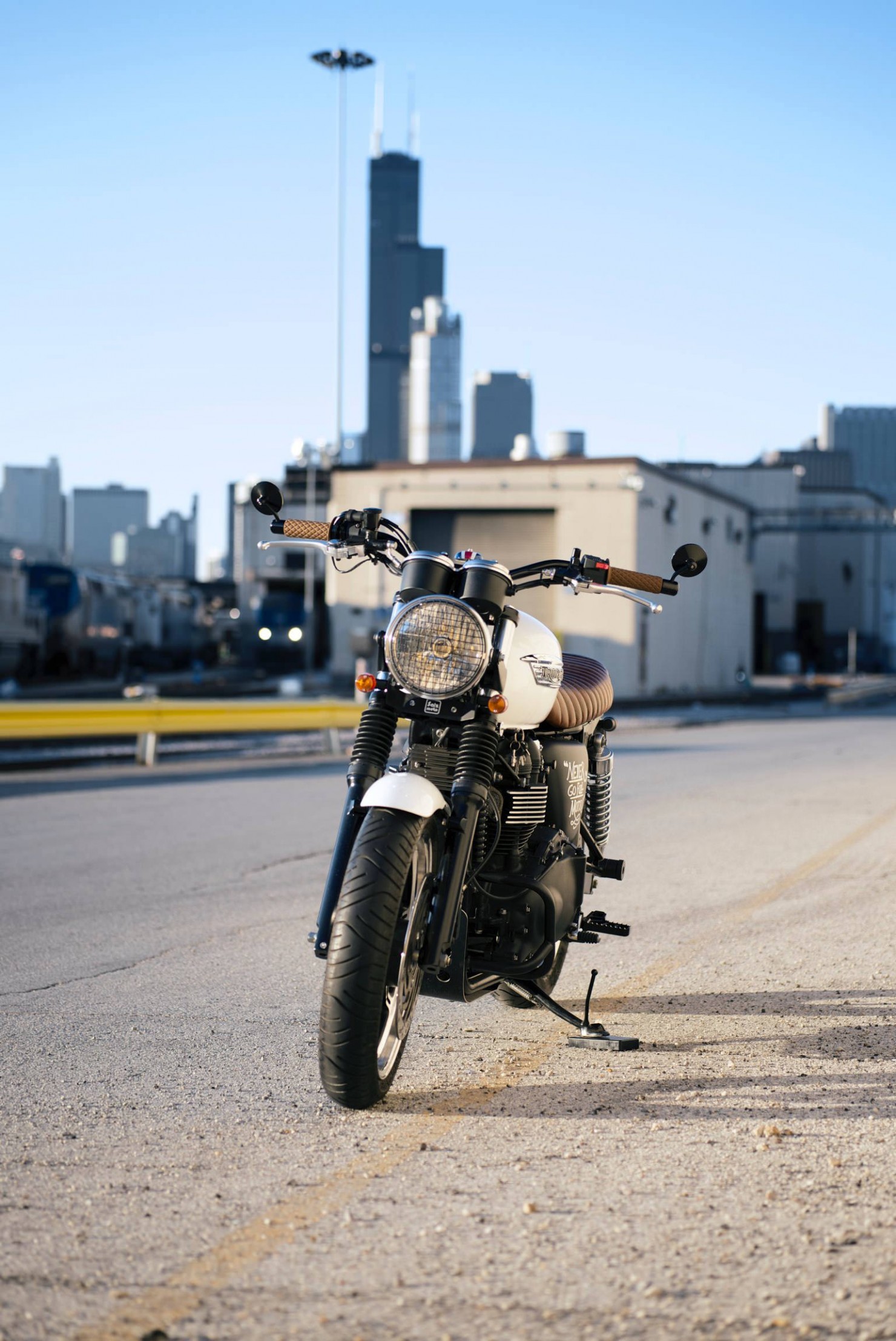 Triumph_Bonneville_Motorcycle_2