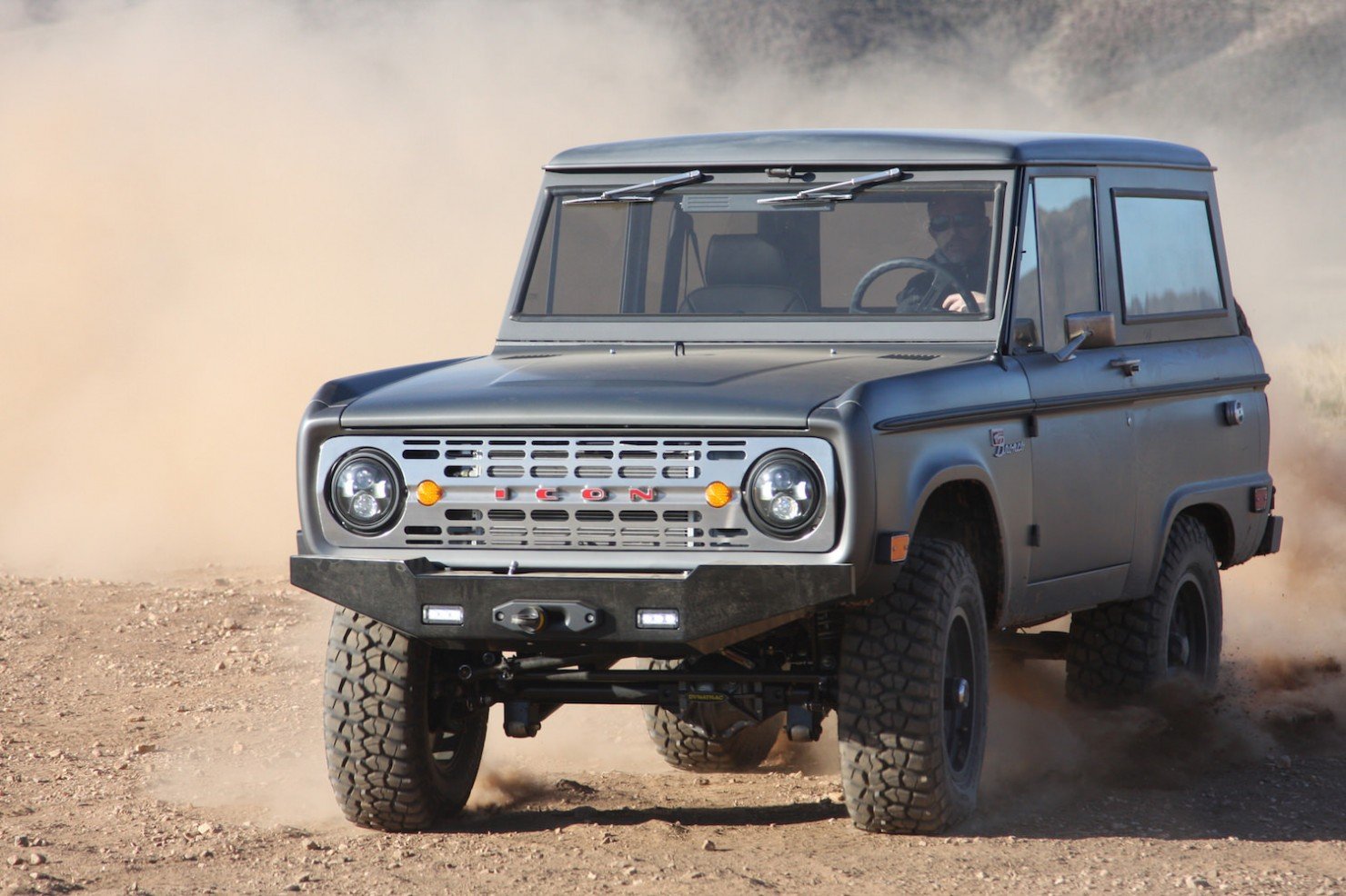 Bronco_Offroad_F34_Dusty_At_Speed