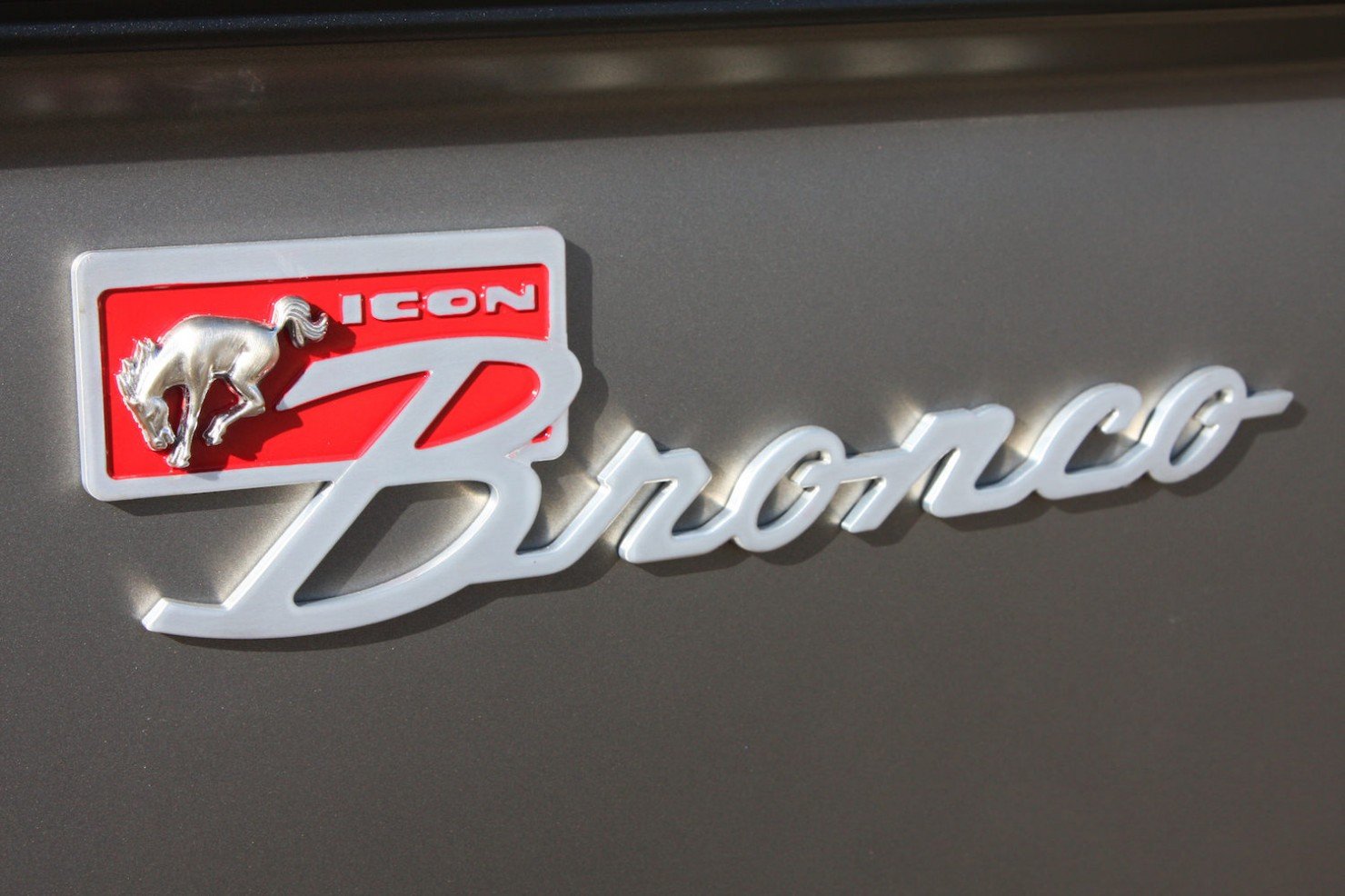 ICON_Bronco_Emblem_Large