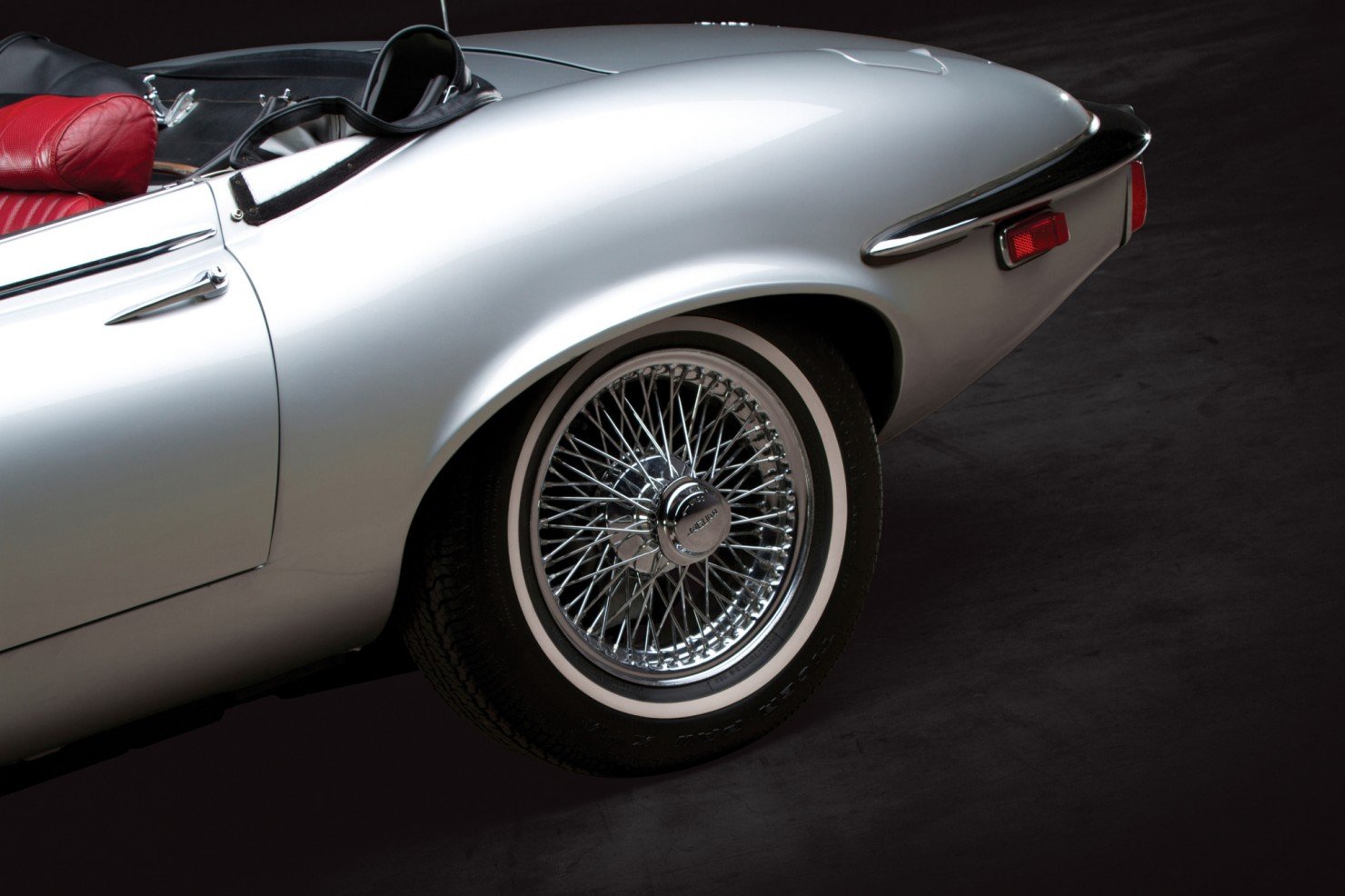 Jaguar_E-Type_V12_8