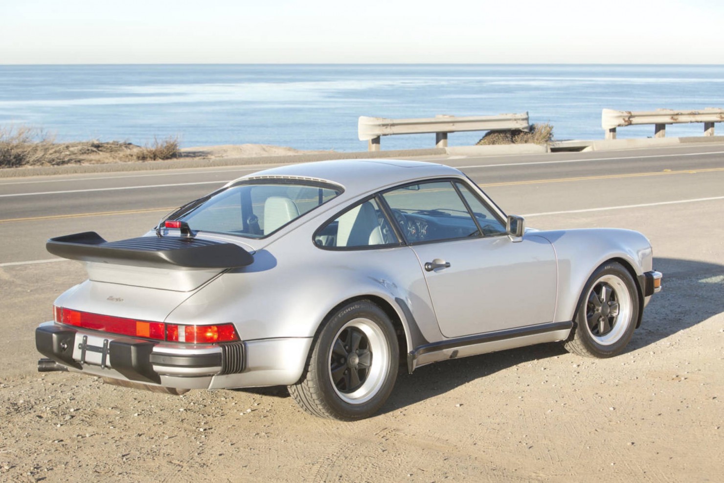 Porsche-911-Turbo-16