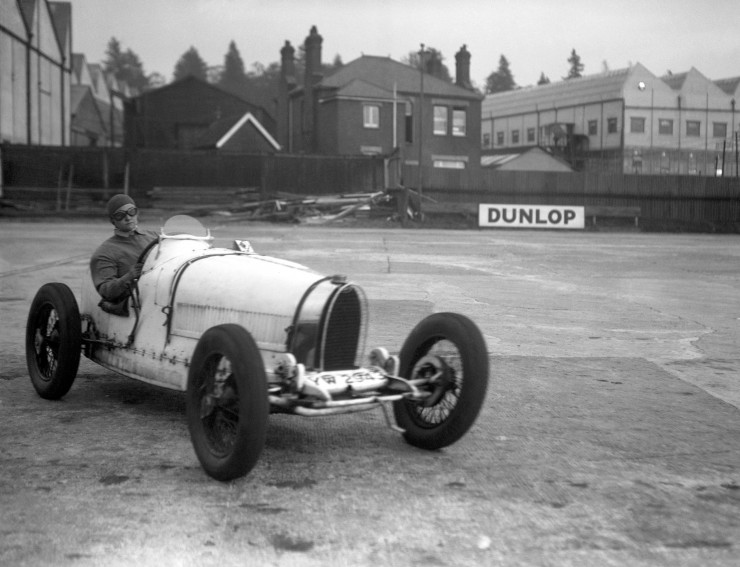 Eileen-Ellison-in-a-Bugatti-during-the-Mountain-Race-at-Brooklands.-1934