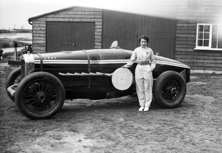 Kay-Petre-poses-with-her-Delage-May-1935