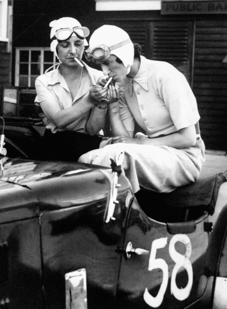 Mrs-Gordon-Simpson-and-the-young-Australian-racing-driver-Joan-Richmond-sitting-in-Miss-Richmonds-1921-3-litre-G.P.-Ballot-racer-1934