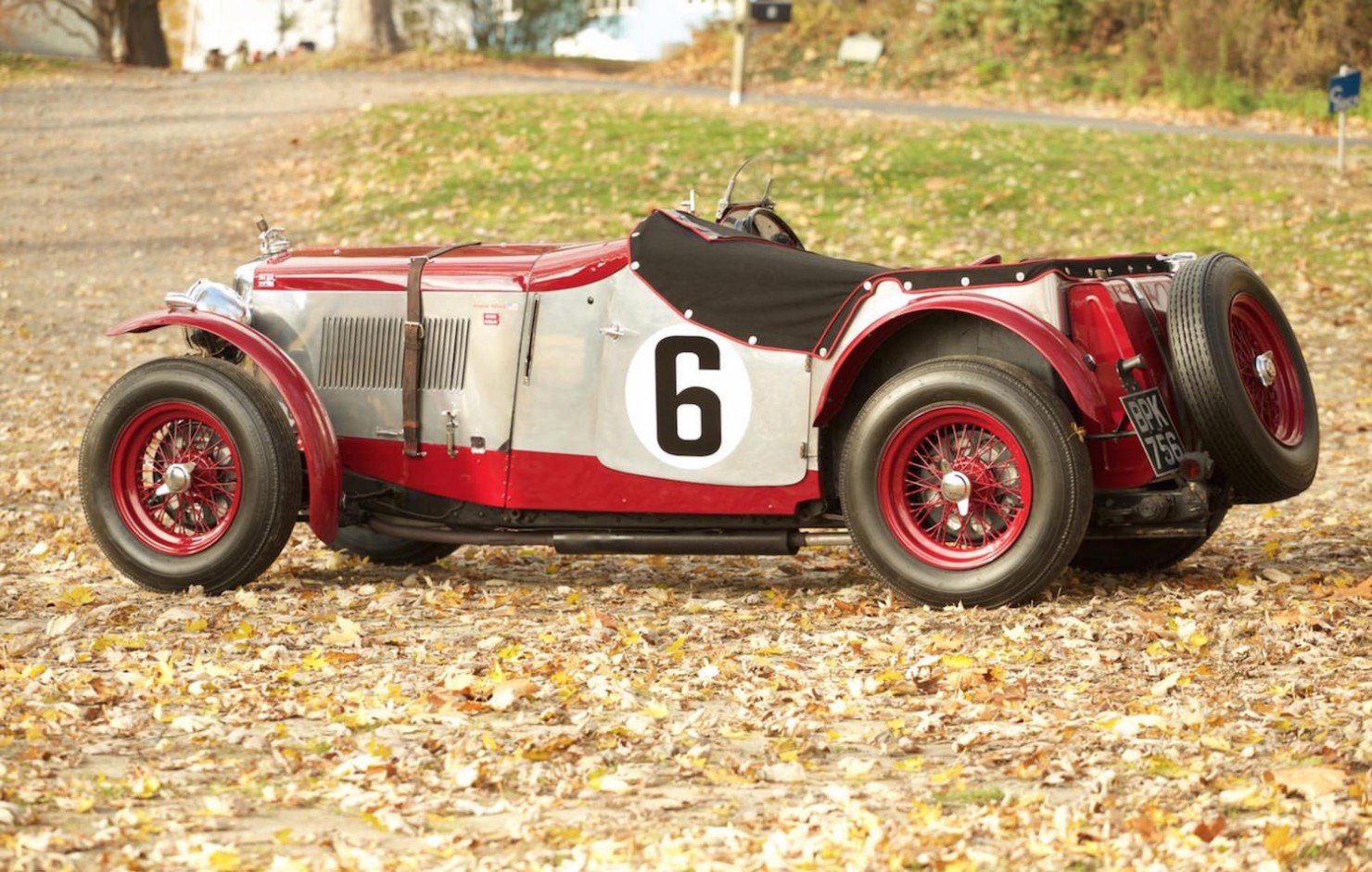 Vintage-MG-Racing-Car-4