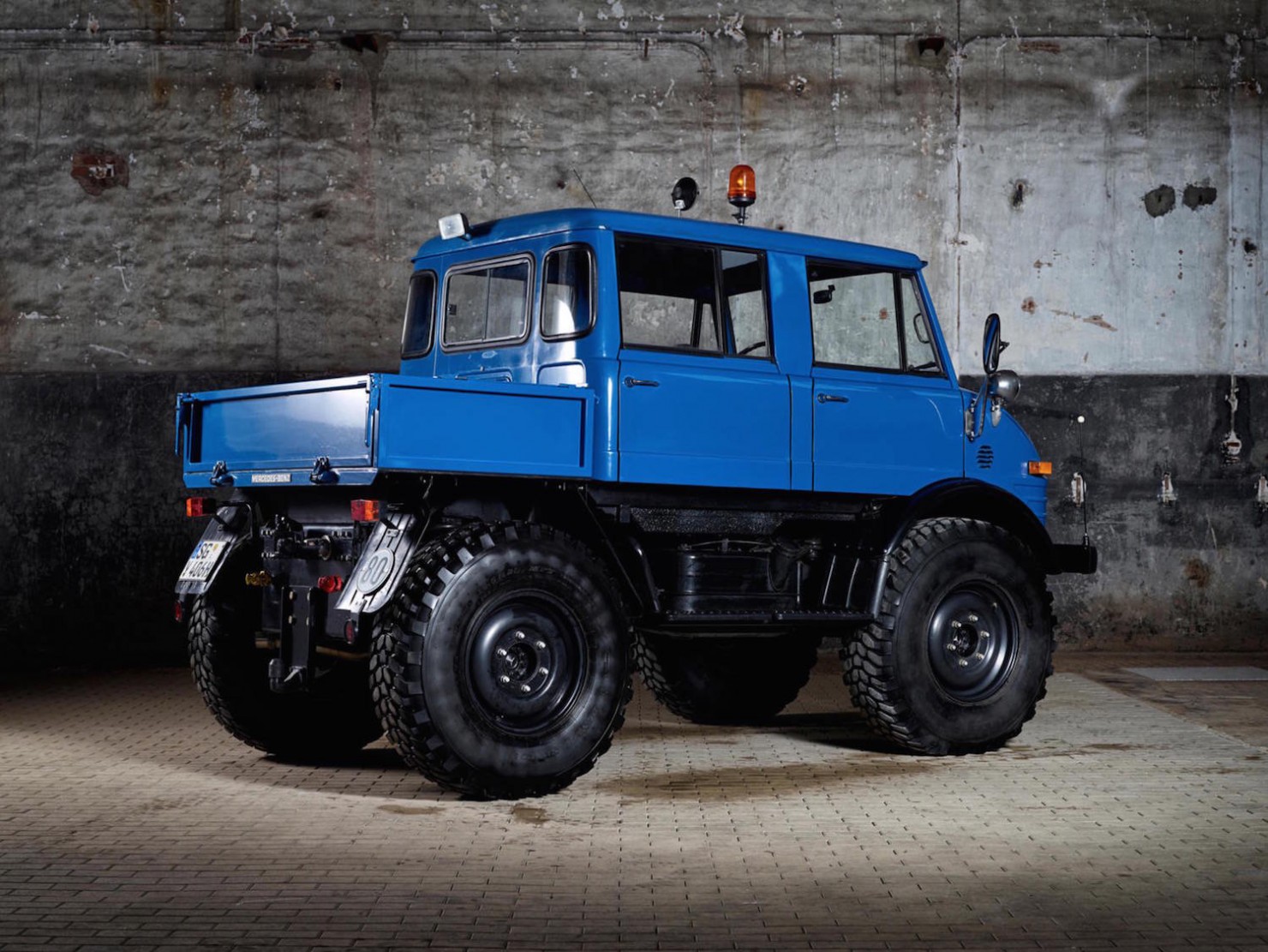 Mercedes-Benz Unimog 1