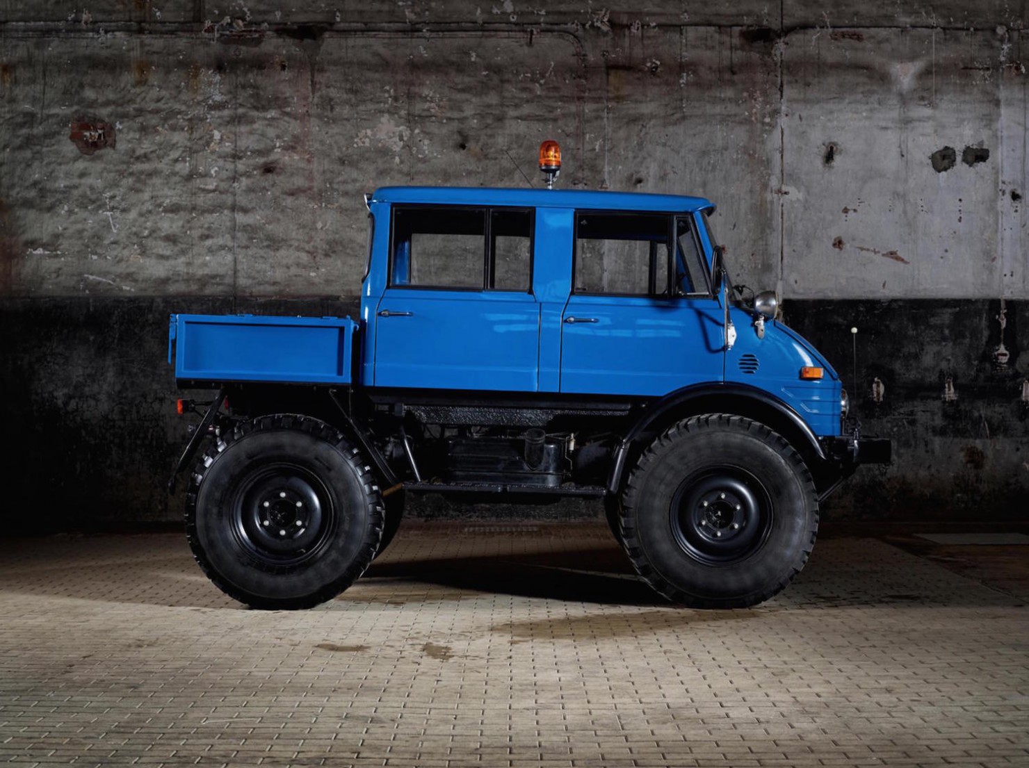 Mercedes-Benz Unimog 3