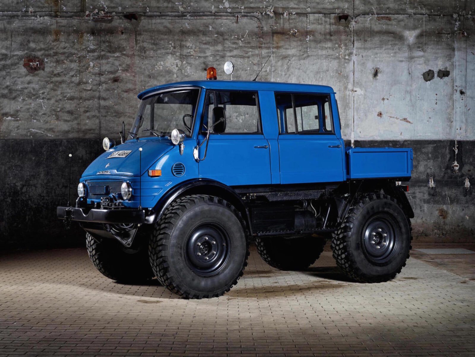 Mercedes-Benz Unimog 406