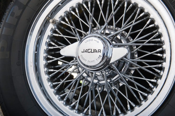 Jaguar-E-Type-Series-1-12