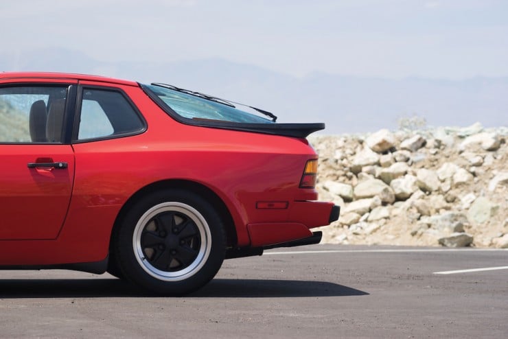 Porsche-944-Turbo-11