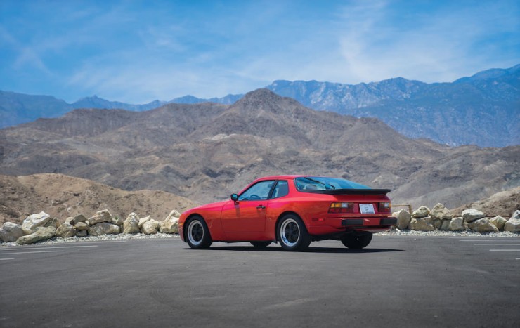 Porsche-944-Turbo-17