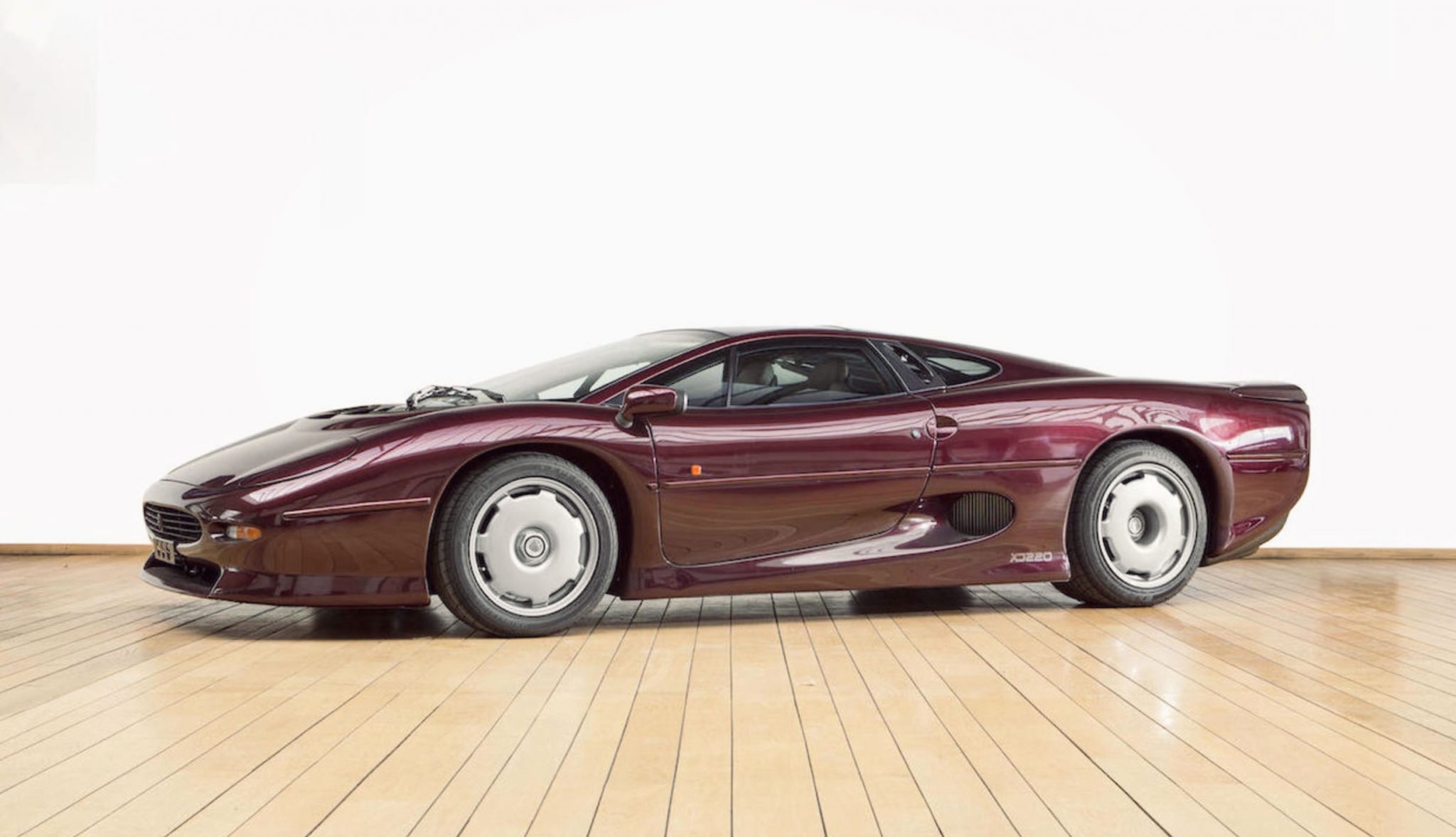 Jaguar xj220 салон