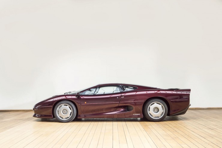 Jaguar-XJ220-10