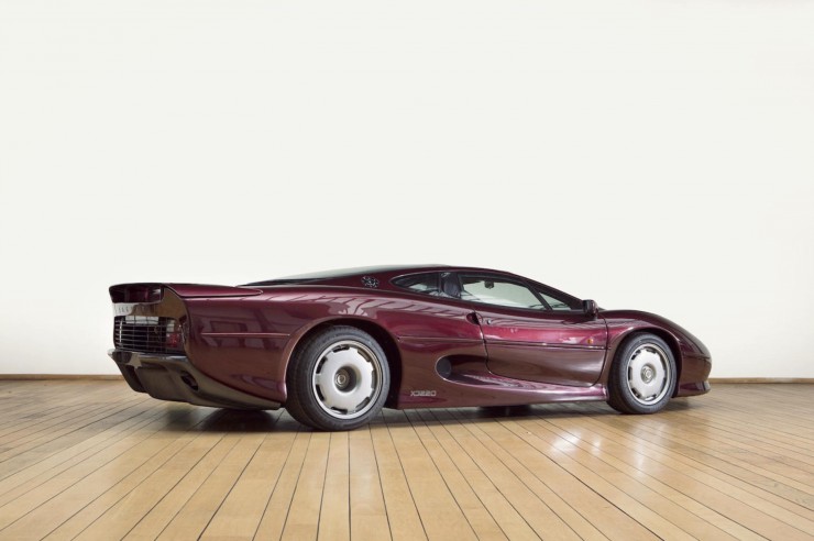 Jaguar-XJ220-2