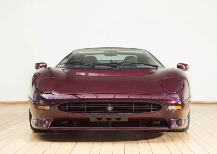 Jaguar-XJ220-4